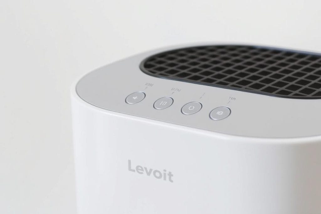 Levoit Core 300-P control panel with touch buttons Levoit Core 300-P control panel with touch buttons